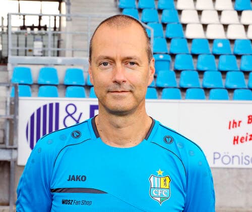 CFC Mannschaftsfoto 27.08.2020 Chemnitz, Stadion an der Gellertstrasse, Fussball , Regionalliga Nordost, CFC Mannschaftsfoto der Saison 2020 2021 Jörg Leibiger (Mannschaftsarzt) . Chemnitz Sachsen BRD