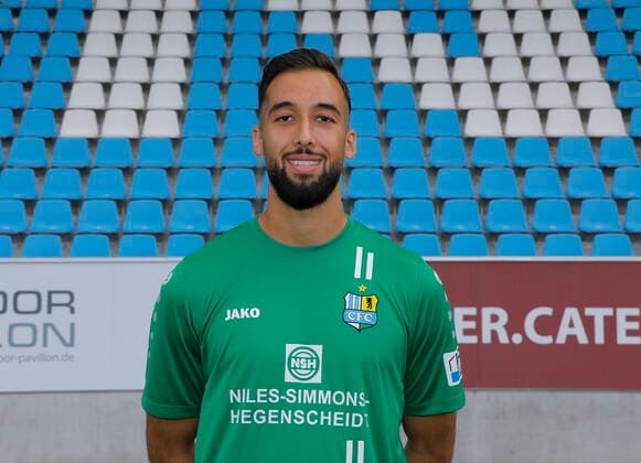 CFC Mannschaftsfoto 27.08.2020 Chemnitz, Stadion an der Gellertstrasse, Fussball , Regionalliga Nordost, CFC Mannschaftsfoto der Saison 2020 2021 Isa Dogan Torwart . Chemnitz Sachsen BRD