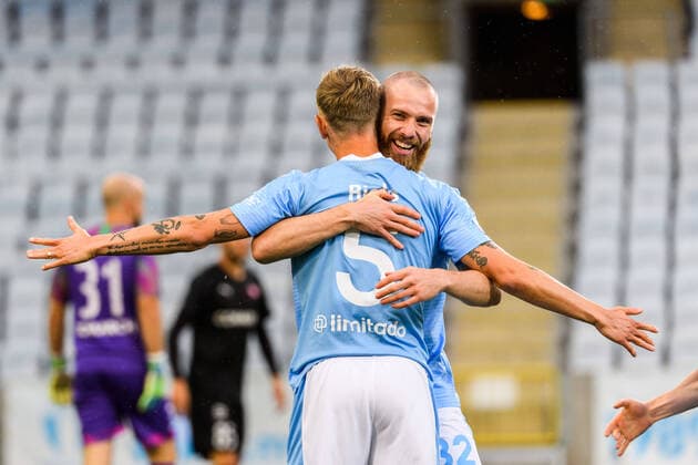 Bilder des Jahres 2020, Sport 08 August Sport Themen der Woche KW35 Sport Bilder des Tages 200827 Jo Inge Berget celebrates with Sören Rieks of Malmö FF after 1-0 during the UEFA Europa League qualifying match between Malmö FF and Cracovia Krakow on August 27, 2020 in Malmö. Photo: Ludvig Thunman BILDBYRAN kod LT LT0027 fotboll football soccer uefa europa league malmö ff cracovia krakow bbeng jubel *** 200827 Jo Inge Berget celebrates with Sören Rieks of Malmö FF after 1 0 during the UEFA Europa League qualifying match between Malmö FF and Cracovia Krakow on August 27, 2020 in Malmö Photo Ludvig Thunman BILDBYRAN kod LT LT0027 fotboll football soccer uefa europa league malmö ff cracovia krakow bbeng cheers,  Copyright: LUDVIGxTHUNMAN BB200827LT013