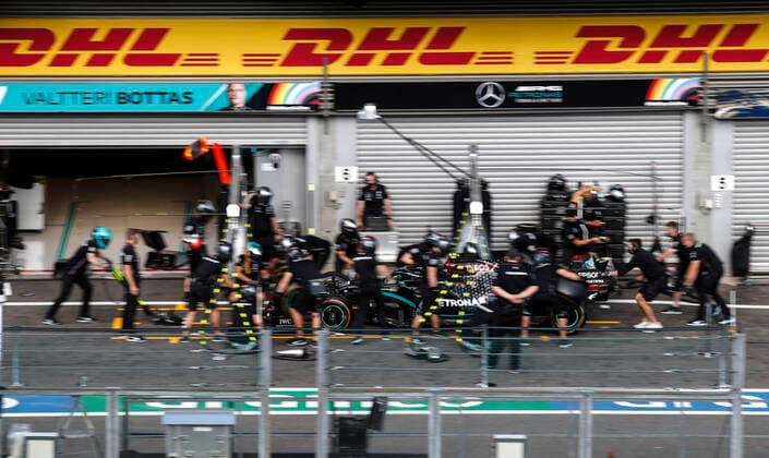 Motorsports: FIA Formula One World Championship, WM, Weltmeisterschaft 2020, Grand Prix of Belgium, Mechanic of Mercedes-AMG Petronas Formula One Team during pitstop practice Spa-Francorchamps Belgium