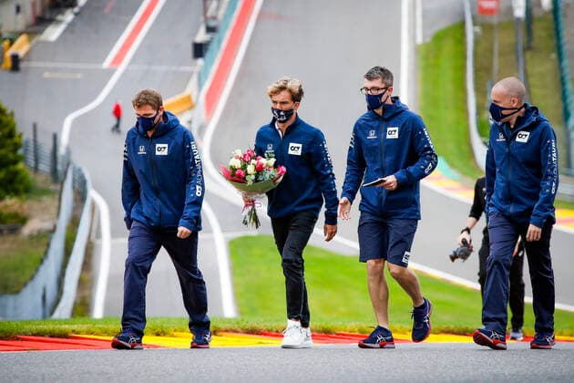 Motorsports: FIA Formula One World Championship, WM, Weltmeisterschaft 2020, Grand Prix of Belgium, 10 Pierre Gasly (FRA, Scuderia AlphaTauri Honda) with flowers in memory of Anthoine Hubert (FRA), who died during an F2 accident in 2019 Spa-Francorchamps Belgium