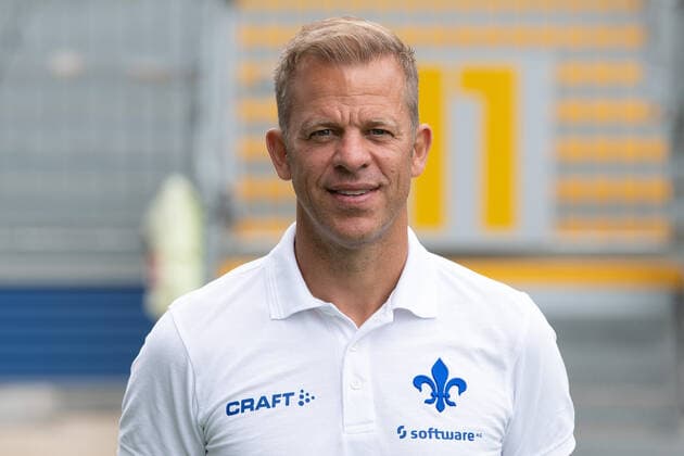 27.08.2020, xfux, Fussball 2.Bundesliga, SV Darmstadt 98, 2.BL, Porträttermin 2020 2021, Fototermin, emonline, emspor, deloka, v.l. Trainer Markus Anfang; SV Darmstadt 98; 2.BL; Porträttermin 2020 2021 Darmstadt