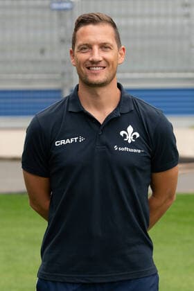 27.08.2020, xfux, Fussball 2.Bundesliga, SV Darmstadt 98, 2.BL, Porträttermin 2020 2021, Fototermin, emonline, emspor, deloka, v.l. Teammanager Michael Stegmayer; SV Darmstadt 98; 2.BL; Porträttermin 2020 2021 Darmstadt