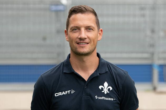 27.08.2020, xfux, Fussball 2.Bundesliga, SV Darmstadt 98, 2.BL, Porträttermin 2020 2021, Fototermin, emonline, emspor, deloka, v.l. Teammanager Michael Stegmayer; SV Darmstadt 98; 2.BL; Porträttermin 2020 2021 Darmstadt