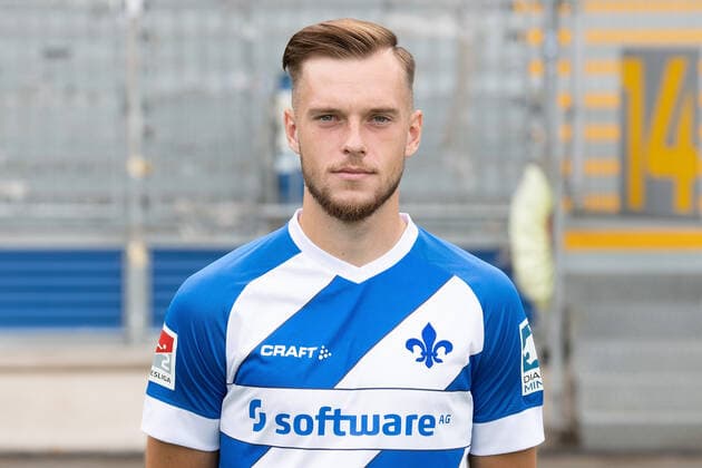 27.08.2020, xfux, Fussball 2.Bundesliga, SV Darmstadt 98, 2.BL, Porträttermin 2020 2021, Fototermin, emonline, emspor, deloka, v.l. Adrian Stanilewicz; SV Darmstadt 98; 2.BL; Porträttermin 2020 2021 Darmstadt