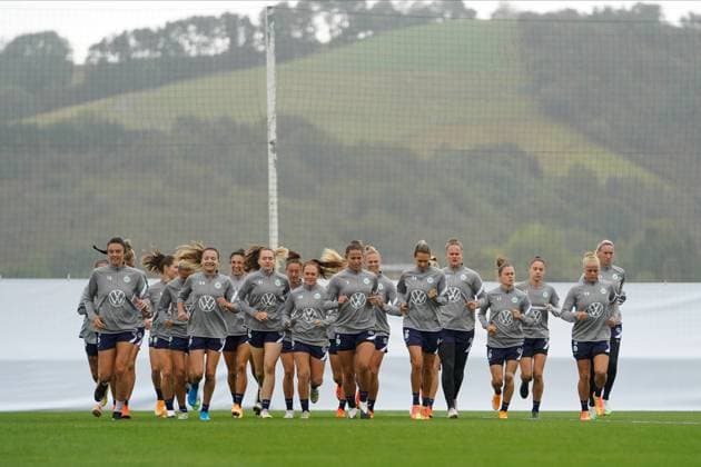 Bilder des Jahres 2020, Sport 08 August Sport Themen der Woche KW35 SAN SEBASTIAN, SPAIN, AUG 28: Players of Vfl Wolfsburg in action during a training session 2 days before the UEFA Women?s Champions League football match (Final) between VfL Wolfsburg and Olympique Lyonnais. Daniela Porcelli SPP Training session VfL Wolfsburg 