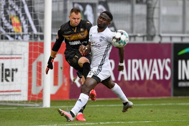 EUPEN, BELGIUM - AUGUST 29 : Kenny Steppe goalkeeper of Sint-Truiden and Ignace N Dri forward of KAS Eupenduring the Jupiler Pro League match between KAS Eupen and STVV on August 29, 2020 in Eupen, Belgium, 29 08 20 ( Photo by David Hagemann Photonews FOOTBALL : KAS Eupen v St trond - Jupiler Pro League - 29 08 2020 PHOTONEWS PANORAMIC  775545119