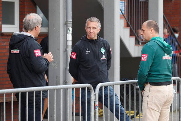 29.08.2020, Heinz-Dettmer-Stadion, Lohne, Testspiel, Werder Bremen vs FC Groningen, im Bild Marco Bode (Vorsitzender Aufsichtsrat, Bremen) zusammen mit Frank Baumann (Geschaeftsfuehrer Bremen) und Klaus Filbry (Vorsitzender Geschaeftsfuehrer, Bremen) SV Werder Bremen vs FC Groningen