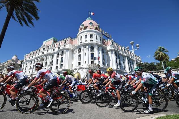 NICE, FRANCE - AUGUST 30 : Illustration picture of the peloton with the Negresco hotel in the background during stage 2 of the 107th edition of the 2020 Tour de France cycling race, a stage of 187 kms with start in Nice Haut Pays and finish in Nice on August 30, 2020 in Nice, France, 30 08 2020 ( Motordriver Marnik Vansevenant - Photo by Vincent Kalut Photo News CYCLISME : Tour de France - Stage 2 - Nice Haut Pays to Nice - France - 30 08 2020 PHOTONEWS PANORAMIC 