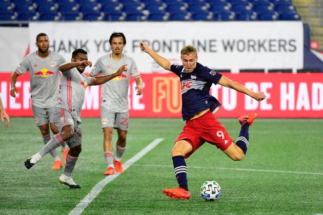 August 29, 2020: New England Revolution forward Adam Buksa (9) shoots the ball during the MLS, Fussball Herren, USA game between New York Red Bulls and the New England Revolution held at Gillette Stadium in Foxborough Massachusetts. CSM Foxborough USA - ZUMAc04_ 20200829_zaf_c04_040 Copyright: xEricxCanhax