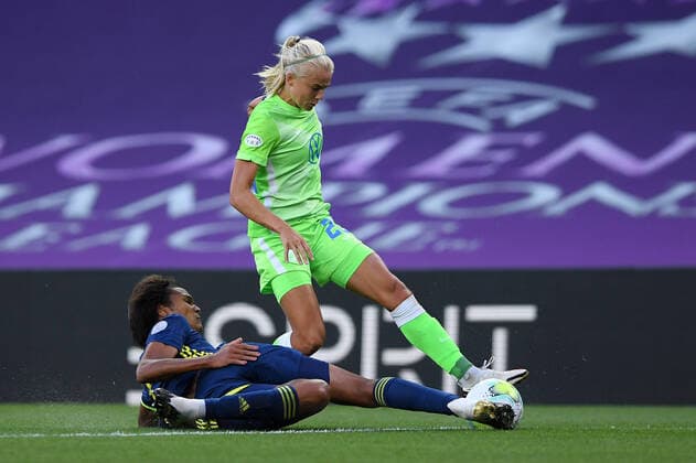 FOOTBALL : VfL Wolfsburg Womens vs Olympique Lyonnais - UEFA Ligue des Champions - Finale - 30 08 2020 SAN SEBASTIAN, SPAIN - AUGUST 30: Wendie Renard of Olympique Lyon tackles Pernille Harder of VfL Wolfsburg during the UEFA Women s Champions League Final between VfL Wolfsburg Women s and Olympique Lyonnais at Estadio Anoeta on August 30, 2020 in San Sebastian, Spain. San Sebastian Espagne