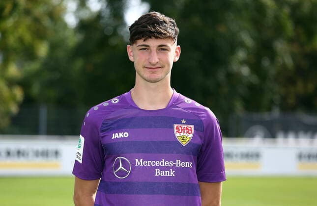 27.08.20 U19 VfB Stuttgart Fototermin Saison 2020 2011 Deutschland, Stuttgart, 27.08.2020, Fussball, A-Junioren Bundesliga Süd Südwest, Saison 2020 2021, U19 VfB Stuttgart Fototermin: Kilian Scharner.