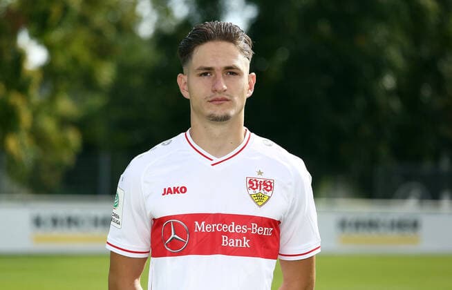 27.08.20 U19 VfB Stuttgart Fototermin Saison 2020 2011 Deutschland, Stuttgart, 27.08.2020, Fussball, A-Junioren Bundesliga Süd Südwest, Saison 2020 2021, U19 VfB Stuttgart Fototermin: Elion Mahmuti.