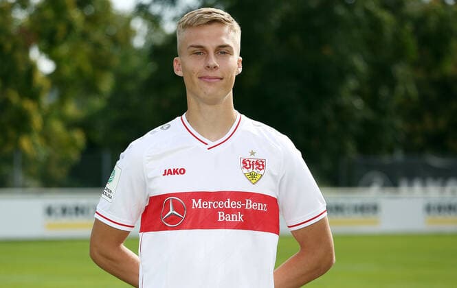 27.08.20 U19 VfB Stuttgart Fototermin Saison 2020 2011 Deutschland, Stuttgart, 27.08.2020, Fussball, A-Junioren Bundesliga Süd Südwest, Saison 2020 2021, U19 VfB Stuttgart Fototermin: Julian Kudala.