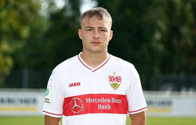 27.08.20 U19 VfB Stuttgart Fototermin Saison 2020 2011 Deutschland, Stuttgart, 27.08.2020, Fussball, A-Junioren Bundesliga Süd Südwest, Saison 2020 2021, U19 VfB Stuttgart Fototermin: Mattis Hoppe.