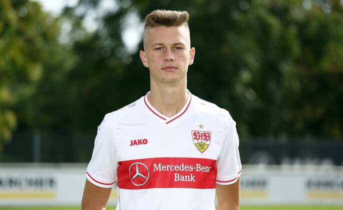 27.08.20 U19 VfB Stuttgart Fototermin Saison 2020 2011 Deutschland, Stuttgart, 27.08.2020, Fussball, A-Junioren Bundesliga Süd Südwest, Saison 2020 2021, U19 VfB Stuttgart Fototermin: Luca Benz.
