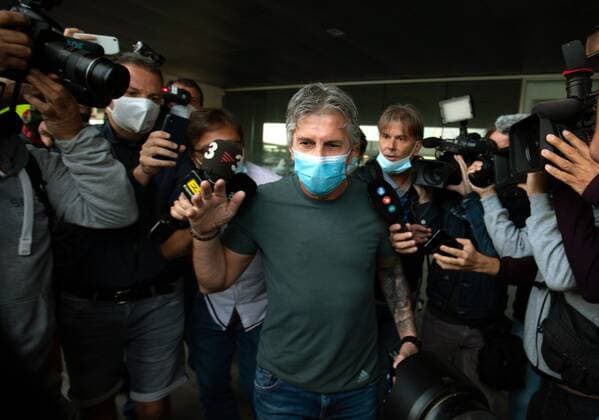 Lionel Messi s father and representative, Jorge Messi at his arrival to El Prat Airport in Barcelona, Catalonia, Spain on 02 September 2020. Jorge Messi will meet FC Barcelona, Barca s president Josep Maria Bartomeu to talk about the future of his son after the desition of Messi of leaving the team where he has been playing the last 14 seassons and where he grew up. Lionel Messi s father and representative, Jorge Messi arrives to Barcelona !ACHTUNG: NUR REDAKTIONELLE NUTZUNG!  Copyright: xEnricxFontcubertax GRAFCAT1009 20200902-637346318495824016
