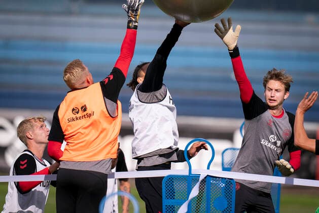 Frederik Roennow, Jonas Lössel , Yussuf Poulsen og Kasper Schmeichel under fodboldlandsholdets mixed zone og traening i Helsingoer torsdag den 3. september 2020.. , Copenhagen Denmark *** Frederik Roennow, Jonas Lössel, Yussuf Poulsen and Kasper Schmeichel during the national football teams mixed zone and training in Helsingoer on Thursday 3 September 2020, Copenhagen Denmark  Copyright: Ritzau Scanpix LiselottexSabroex cop104 spdk20200903-160404-L