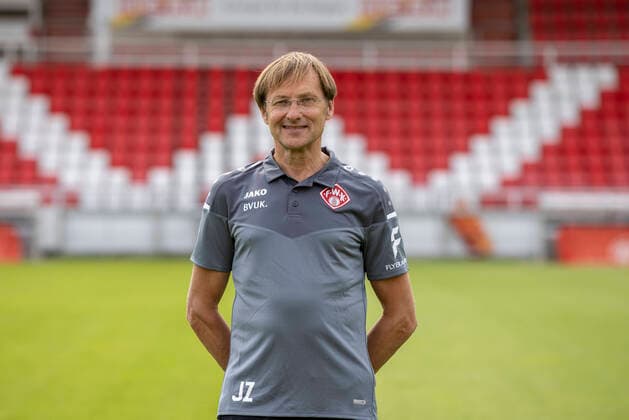 Dr. Josef Zimmermann (Mannschaftsarzt), FC Würzburger Kickers, 2. Bundesliga, Porträttermin 2020 2021, Copyright: HMBxMedia xHeikoxBecker