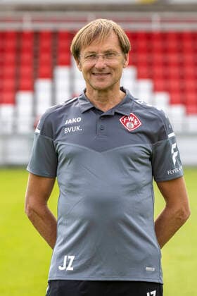 Dr. Josef Zimmermann (Mannschaftsarzt), FC Würzburger Kickers, 2. Bundesliga, Porträttermin 2020 2021, Copyright: HMBxMedia xHeikoxBecker