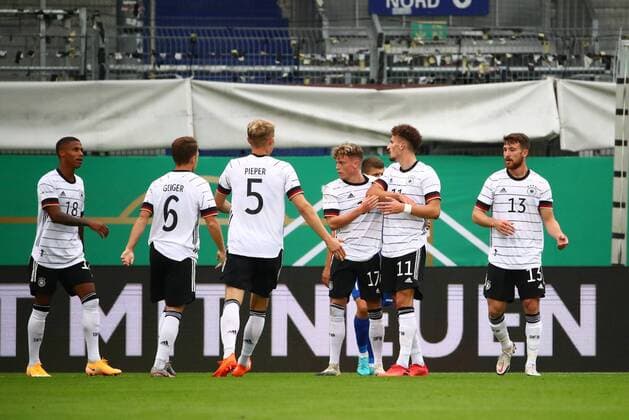 Deutsche Spieler feiern das Tor von Mergim Berisha (Deutschland, 2. von rechts) zum 1:0 gegen Moldau Deutschland vs Moldau, U21, U 21 EM-Qualifikation, 03.09.2020 DFB regulations prohibit any use of photographs as image sequences and or quasi-video. Deutschland vs Moldau, U21 EM-Qualifikation, 03.09.2020 Wiesbaden Copyright: xWeissx Eibner-Pressefotox EP_rws