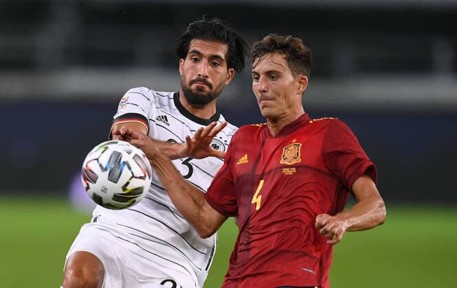 Fussball International UEFA Nations League in Stuttgart 03.09.2020 Deutschland - Spanien: Emre Can (li, Deutschland) gegen Pau Torres (re, Spanien) *** Football International UEFA Nations League in Stuttgart 03 09 2020 Germany Spain Emre Can li, Germany against Pau Torres re, Spain