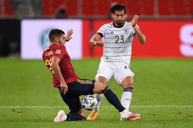 (200904) -- STUTTGART, Sept. 4, 2020 () -- Emre Can (R) of Germany vies with Ferran Torres of Spain during a UEFA Nations League match between Germany and Spain in Stuttgart, Germany, Sept. 3, 2020. () (SP)GERMANY-STUTTGART-UEFA-NATIONS LEAGUE-GERMANY VS SPAIN xinhua 