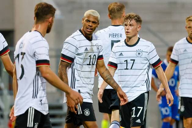Wiesbaden, Brita-Arena, 03.09.2020, Fussball U21, U 21 EM-Qualifikationspiel Deutschland - Moldawien, Bild: v.l. Salih Özcan (Deutschland), Lukas Nmecha (Deutschland), Robin Hack (Deutschland) Wiesbaden Brita-Arena Hessen Deutschland