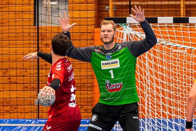 Handball, Herren: BGV Cup, 2. Spieltag, Gruppe A, SG BBM Bietigheim - TVB Stuttgart Christian Schäfer Schaefer (SG BBM Bietigheim) gegen Torhueter Johannes Bitter (Stuttgart) Balingen Sparkassenarena Baden-Wuerttemberg Deutschland