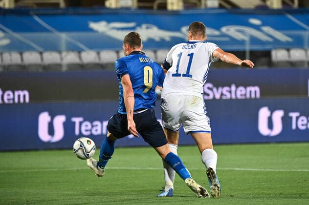 Fußball, Nations League, Italien - Bosnien-Herzegowina Photo Massimo Paolone LaPresse September 4, 2020 Florence, Italy soccer Italia vs Bosnia and Erzegovina - Nations League - "Artemio Franchi" stadium In the pic: Andrea Belotti (Italia) competes for the ball with Edin Dzeko (Bosina Erzegovina)  Copyright: xMassimoxPaolone LaPressex