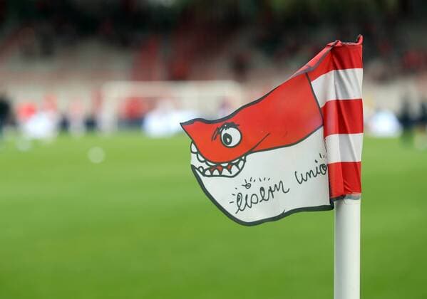 05.09.2020 - Fussball - Saison 2020 2021 - Testspiel Freundschaftsspie Vorbereitungsspiel: 1. FC Union Berlin - 1. FC Nürnberg Nuernberg FCN ( Club ) - Sportfoto Zink Daniel Marr - Symbolbild Symbolfoto Feature Impression - Eckfahne Eisern Union *** 05 09 2020 Soccer Season 2020 2021 test match friendly match preparation game 1 FC Union Berlin 1 FC Nürnberg Nuernberg FCN Club sports photo zinc Daniel Marr symbol picture symbol photo feature impression corner flag iron union