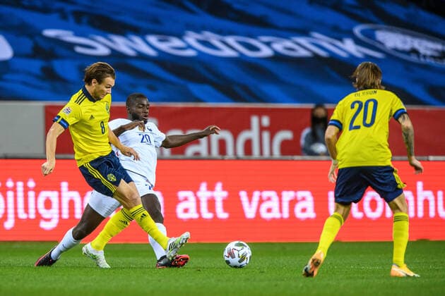 200905 Albin Ekdal of Sweden and Dayot Upamecano of France during the Nations League football match between Sweden and France on September 5, 2020 in Stockholm. Photo: Joel Marklund BILDBYRAN kod JM JM0013 bbeng fotboll fotball football soccer landskamp nations league sverige sweden sverige a frankrike france Copyright: JOELxMARKLUND BB200905JM011