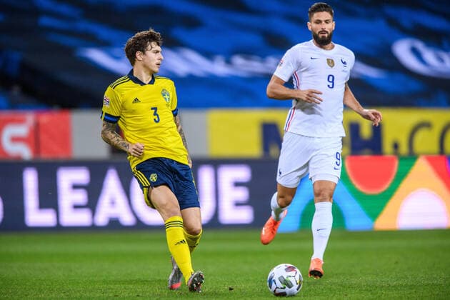 200905 Victor Nilsson Lindelöf of Sweden and Olivier Giroud of France during the Nations League football match between Sweden and France on September 5, 2020 in Stockholm. Photo: Joel Marklund BILDBYRAN kod JM JM0013 bbeng fotboll fotball football soccer landskamp nations league sverige sweden sverige a frankrike france Copyright: JOELxMARKLUND BB200905JM012