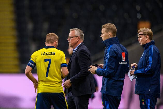200905 Assistant coach Peter Wettergren, head coach Janne Andersson and Sebastian Larsson of Sweden during the Nations League football match between Sweden and France on September 5, 2020 in Stockholm. Photo: Joel Marklund BILDBYRAN kod JM JM0013 bbeng fotboll fotball football soccer landskamp nations league sverige sweden sverige a frankrike france Copyright: JOELxMARKLUND BB200905JM024