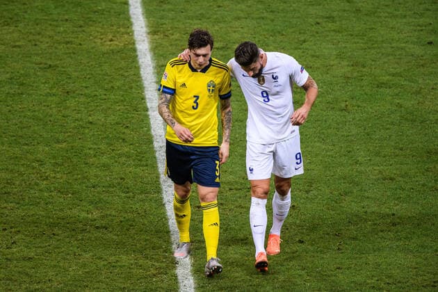 200905 Victor Nilsson Lindelöf of Sweden and Olivier Giroud of France during the Nations League football match between Sweden and France on September 5, 2020 in Stockholm. Photo: Simon Hastegard BILDBYRAN kod SH JM0013 bbeng fotboll fotball football soccer landskamp nations league sverige sweden sverige a frankrike france Copyright: SIMONxHASTEGARD BB200905SH055