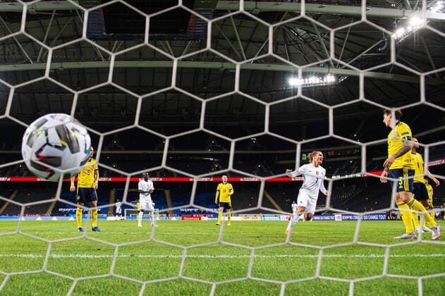 200905 Antoine Griezmann of France celebrates the 0-1 goal from Kylian MbappÃ (not pictured) during the Nations League football match between Sweden and France on September 5, 2020 in Stockholm. Photo: Joel Marklund BILDBYRAN kod JM JM0013 bbeng fotboll fotball football soccer landskamp nations league sverige sweden sverige a frankrike france jubel Copyright: JOELxMARKLUND BB200905JM067