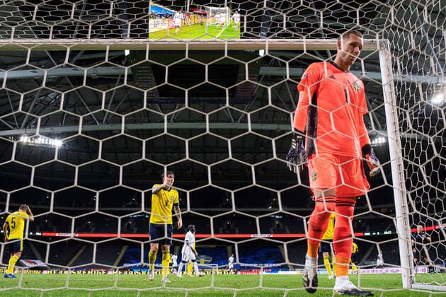 200905 Victor Nilsson Lindelöf and goalkeeper Robin Olsen of Sweden look dejected after the 0-1 goal during the Nations League football match between Sweden and France on September 5, 2020 in Stockholm. Photo: Joel Marklund BILDBYRAN kod JM JM0013 bbeng fotboll fotball football soccer landskamp nations league sverige sweden sverige a frankrike france depp Copyright: JOELxMARKLUND BB200905JM069