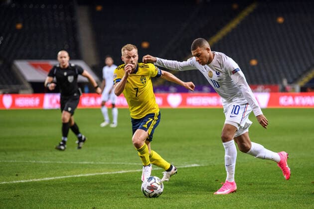 200905 Sebastian Larsson of Sweden and Kylian MbappÃ of France during the Nations League football match between Sweden and France on September 5, 2020 in Stockholm. Photo: Joel Marklund BILDBYRAN kod JM JM0013 bbeng fotboll fotball football soccer landskamp nations league sverige sweden sverige a frankrike france Copyright: JOELxMARKLUND BB200905JM074