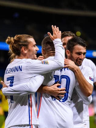 200905 Antoine Griezmann, Kylian MbappÃ and Leo Dubois of France celebrate after 0-1 during the Nations League football match between Sweden and France on September 5, 2020 in Stockholm. Photo: Joel Marklund BILDBYRAN kod JM JM0013 bbeng fotboll fotball football soccer landskamp nations league sverige sweden sverige a frankrike france jublar jubel Copyright: JOELxMARKLUND BB200905JM077