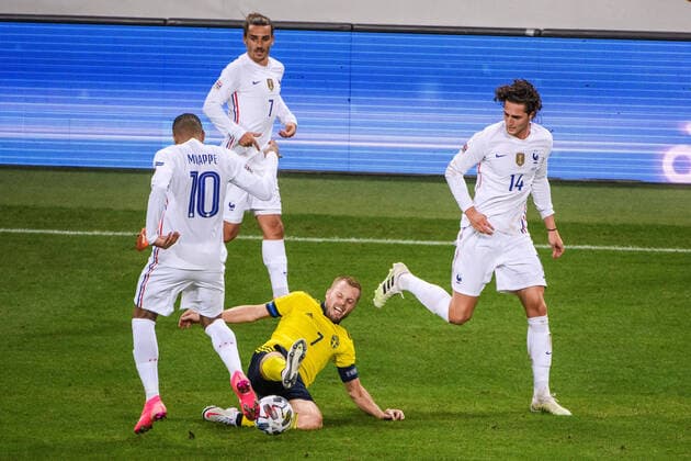 200905 Kylian MbappÃ , Antoine Griezmann and Adrien Rabiot of France against Sebastian Larsson of Sweden during the Nations League football match between Sweden and France on September 5, 2020 in Stockholm. Photo: Simon Hastegard BILDBYRAN kod SH JM0013 bbeng fotboll fotball football soccer landskamp nations league sverige sweden sverige a frankrike france Copyright: SIMONxHASTEGARD BB200905SH058