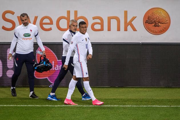 200905 Kylian MbappÃ of France in pain during the Nations League football match between Sweden and France on September 5, 2020 in Stockholm. Photo: Simon Hastegard BILDBYRAN kod SH JM0013 bbeng fotboll fotball football soccer landskamp nations league sverige sweden sverige a frankrike france ont skada Copyright: SIMONxHASTEGARD BB200905SH060