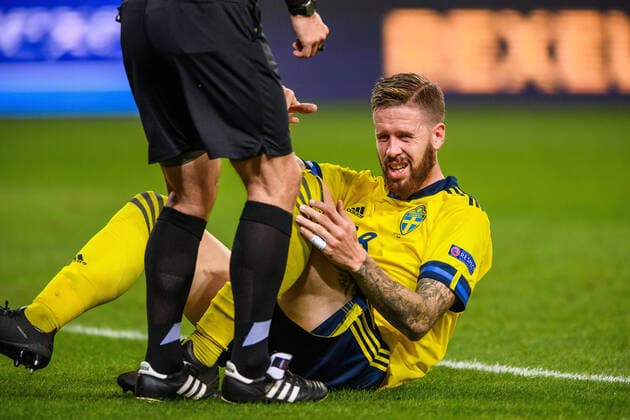 200905 Pontus Jansson of Sweden in pain during the Nations League football match between Sweden and France on September 5, 2020 in Stockholm. Photo: Joel Marklund BILDBYRAN kod JM JM0013 bbeng fotboll fotball football soccer landskamp nations league sverige sweden sverige a frankrike france Copyright: JOELxMARKLUND BB200905JM112