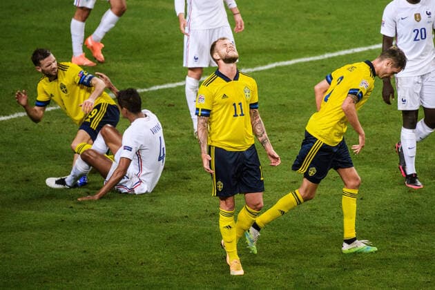 200905 Marcus Berg, John Guidetti and Mikael Lustig of Sweden looks dejected during the Nations League football match between Sweden and France on September 5, 2020 in Stockholm. Photo: Simon Hastegard BILDBYRAN kod SH JM0013 bbeng fotboll fotball football soccer landskamp nations league sverige sweden sverige a frankrike france depparr depp Copyright: SIMONxHASTEGARD BB200905SH074