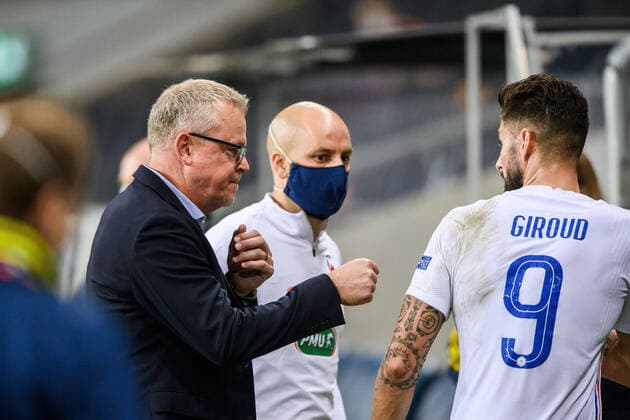 200905 Head coach Janne Andersson of Sweden and Olivier Giroud of France after the Nations League football match between Sweden and France on September 5, 2020 in Stockholm. Photo: Joel Marklund BILDBYRAN kod JM JM0013 bbeng fotboll fotball football soccer landskamp nations league sverige sweden sverige a frankrike france Copyright: JOELxMARKLUND BB200905JM136