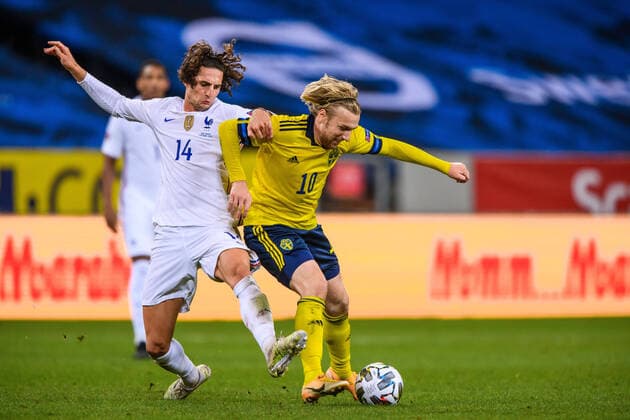 200905 Adrien Rabiot of France and Emil Forsberg of Sweden during the Nations League football match between Sweden and France on September 5, 2020 in Stockholm. Photo: Joel Marklund BILDBYRAN kod JM JM0013 bbeng fotboll fotball football soccer landskamp nations league sverige sweden sverige a frankrike france Copyright: JOELxMARKLUND BB200905JM147