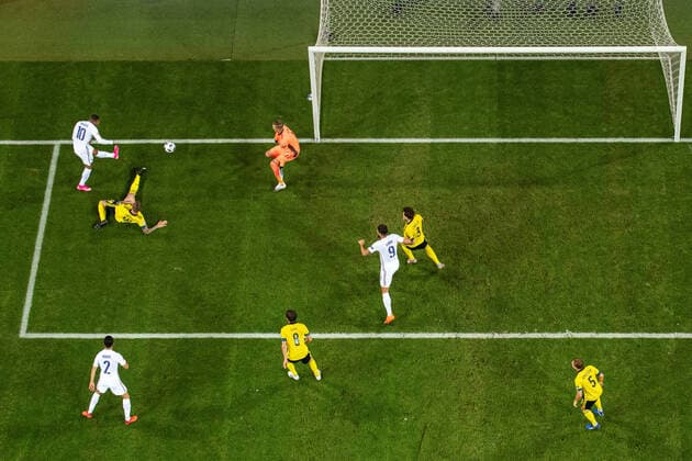 200905 Kylian MbappÃ of France scores 0-1 behind goalkeeper Robin Olsen of Sweden during the Nations League football match between Sweden and France on September 5, 2020 in Stockholm. Photo: Joel Marklund BILDBYRAN kod JM JM0013 bbeng fotboll fotball football soccer landskamp nations league sverige sweden sverige a frankrike france Copyright: JOELxMARKLUND BB200905JM220