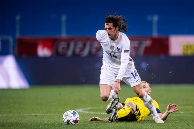 200905 Adrien Rabiot of France and Sebastian Larsson of Sweden during the Nations League football match between Sweden and France on September 5, 2020 in Stockholm. Photo: Johanna Lundberg BILDBYRAN kod JL JM0013 bbeng fotboll fotball football soccer landskamp nations league sverige sweden sverige a frankrike france Copyright: JOHANNAxLUNDBERG BB200905JL085
