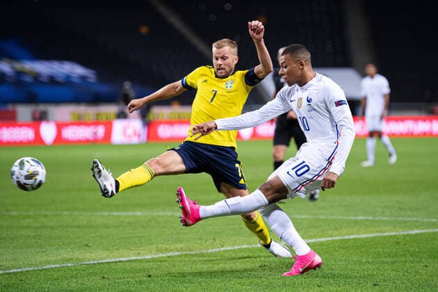 200905 Sebastian Larsson of Sweden and Kylian MbappÃ of France during the Nations League football match between Sweden and France on September 5, 2020 in Stockholm. Photo: Joel Marklund BILDBYRAN kod JM JM0013 bbeng fotboll fotball football soccer landskamp nations league sverige sweden sverige a frankrike france Copyright: JOELxMARKLUND BB200905JM246