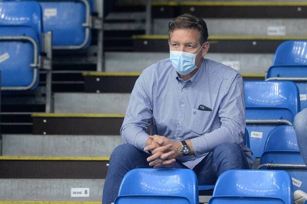 Alfred Gislason (Bundestrainer Deutscher Handballbund, Nationalmannschaft) mit Maske als Zuschauer --- Handball --- EHF Cup, Qualifying --- MT Melsungen (Germany) vs Bjerringbro-Silkeborg (Denmark) --- 06.09.2020, Handball --- EHF Cup --- MT Melsungen vs Bjerringbro-Silkeborg --- 06.09.2020 Kassel *** Alfred Gislason National Coach German Handball Federation, national team with mask as spectator Handball EHF Cup, Qualifying MT Melsungen Germany vs Bjerringbro Silkeborg Denmark 06 09 2020, Handball EHF Cup MT Melsungen vs Bjerringbro Silkeborg 06 09 2020 Kassel Copyright: xSippel xEibner-Pressefotox EP_rsl