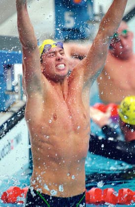 OLYMPIC SWIMMING, 23 September 2000 - Australian swimmer Grant Hackett leaps from the water after winning Olympic gold in the 1500m at the Sydney International Aquatic Centre. ( NO ARCHIVING, EDITORIAL USE ONLY, NO USE IN BOOKS WITHOUT CONSENT SYDNEY AUS  Copyright: xJULIANxSMITHx 0104102910st